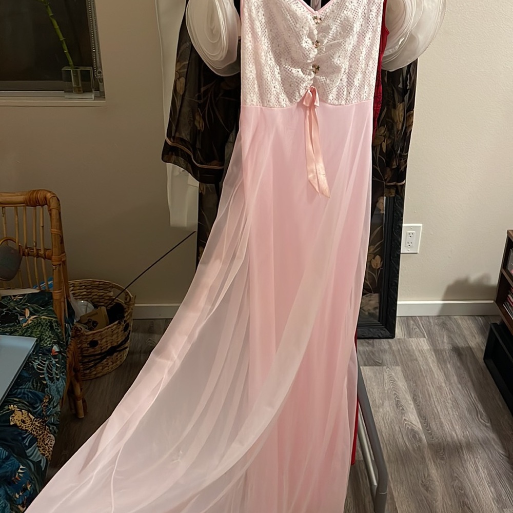 VINTAGE UNION LABEL LOV LEE NIGHTGOWN MADE IN MONTREAL